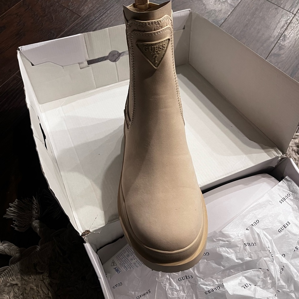 GUESS Tan women’s Shoes Size 10 W